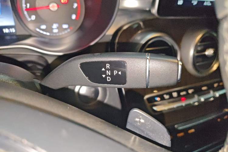 Used Mercedes-Benz GLC 2016 GLC 260 4MATIC Dynamic Edition Gear Lever