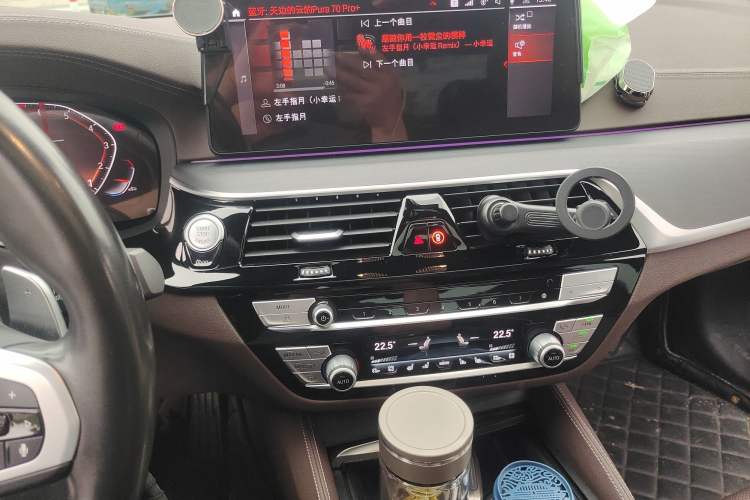 Used BMW 5 Series 2022 Second Facelift 530Li Luxury Version M Sport Package Audio And AC Panel