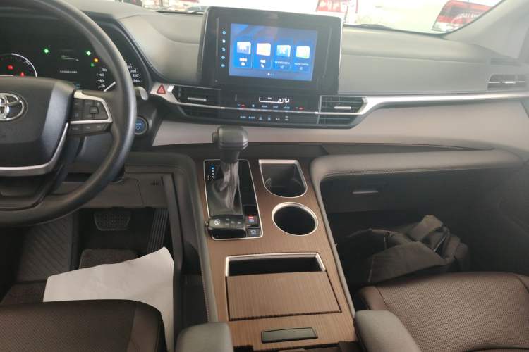 Used Toyota Sienna 2021 2.5L Hybrid Comfort Edition
