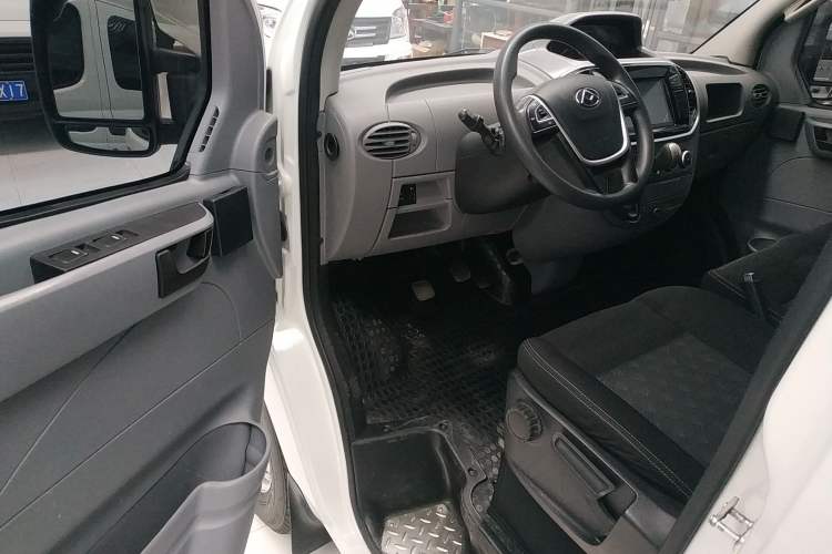 Used SAIC MAXUS Xintu V80 2021 2.0T Manual Classic Aoyuntong Long Wheelbase Mid-Roof 6/7/8/9-Seater