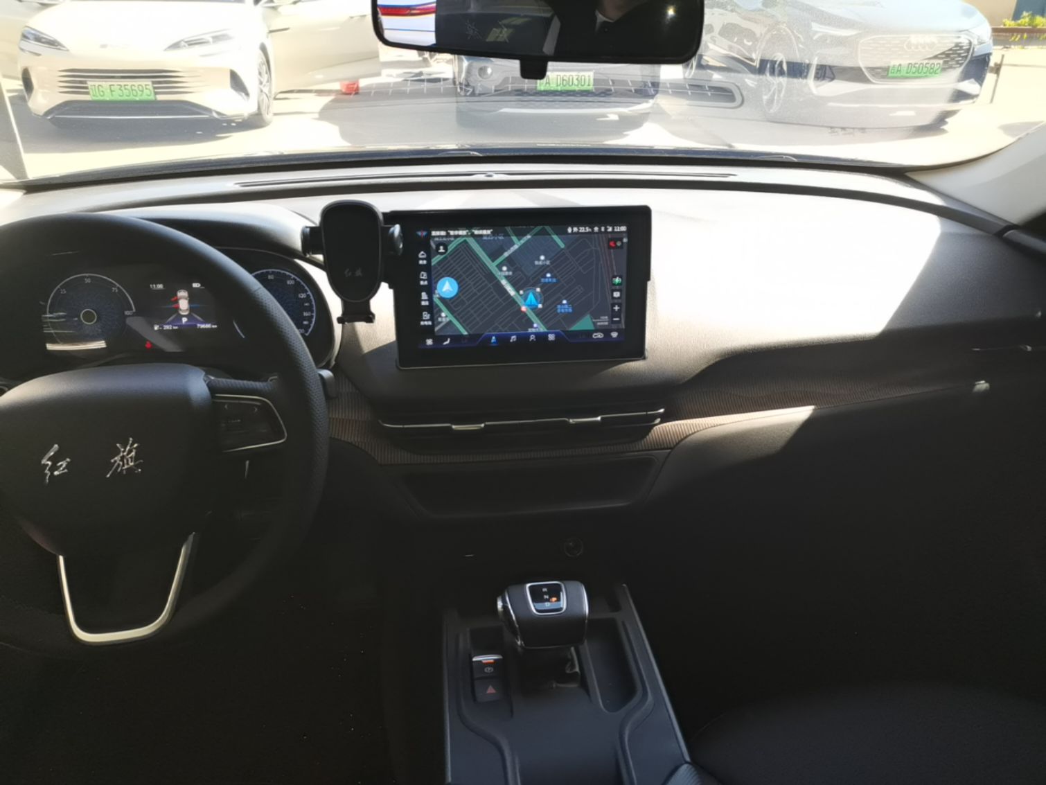 Hongqi E-QM5 2022 431 km Charge & Enjoy Edition — снимка 15