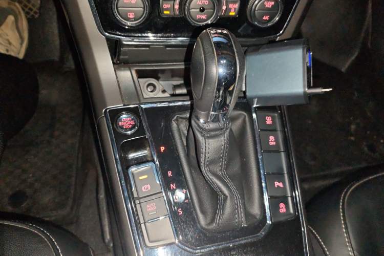 Used Volkswagen Passat 2017 280TSI DSG Luxury Edition Gear Lever