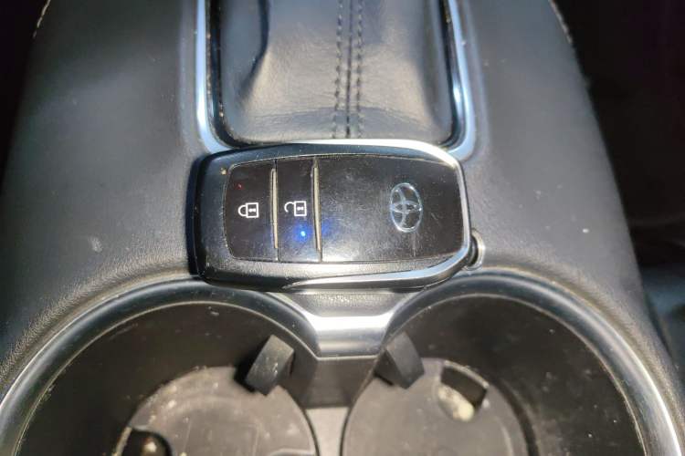 Used Toyota Harrier 2022 2.0L CVT Two-Wheel Drive Luxury Edition Vehicle Key