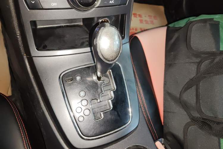 Used Hyundai Genesis Coupe 2009 2.0T Automatic Deluxe Edition Gear Lever