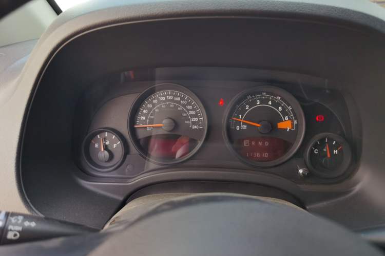 Used Jeep Compass 2013 2.0L two-wheel drive sport version
