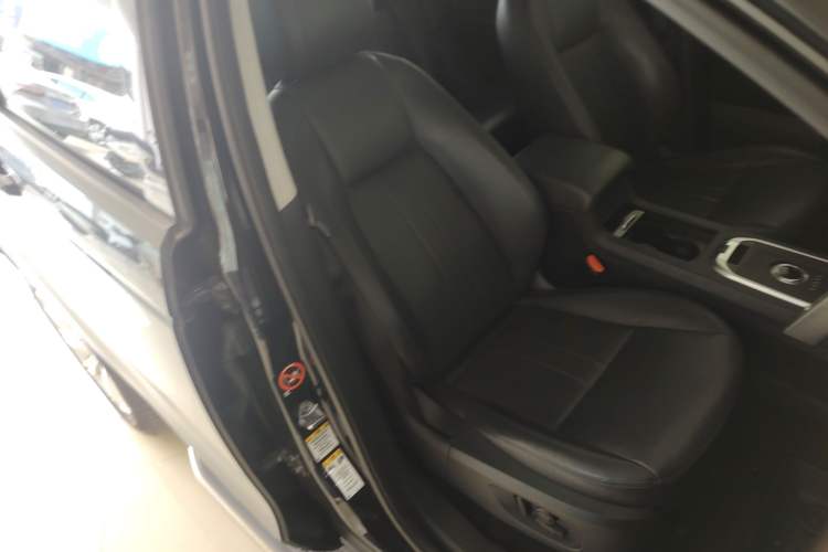 Used Land Rover Discovery Sport 2018 240 PS SE Version