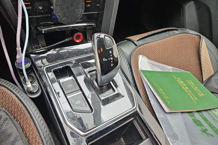 Used Venucia D60EV 2020 Standard Range Smart Drive Edition Gear Lever