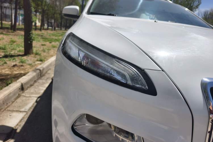 Used Jeep Cherokee 2016 2.4L Professional Smart Version Right Front Headlight