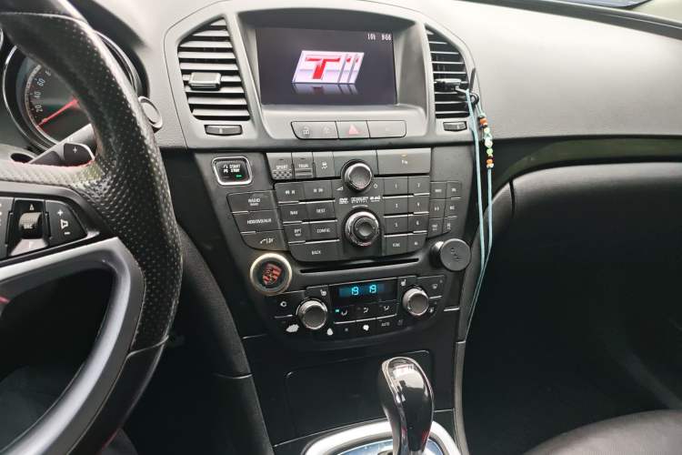 Used Buick Regal 2013 GS 2.0T Sport Edition Audio And AC Panel