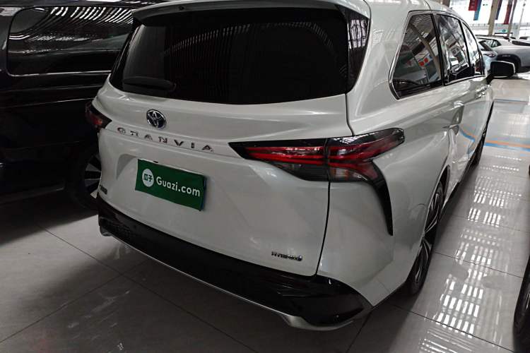 Used Toyota Granvia 2022 2.5L Hybrid Prestige Edition