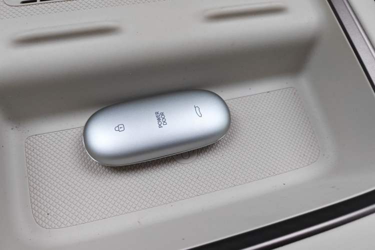 Used Li Auto MEGA 2025 Home Family Special Edition
