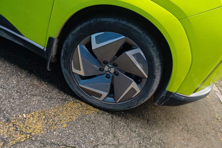 Used Hycan Z03 2022 510 km Range Trendy Cool Version 160 kW 61.13 kWh Right Front Wheel Hub