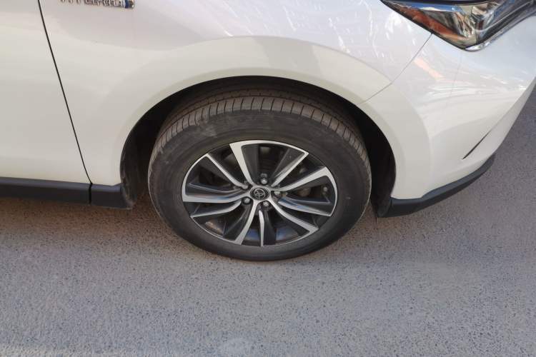 Used Toyota Harrier 2022 Dual-Engine 2.5L CVT Two-Wheel Drive Luxury Edition Right Front Wheel Hub