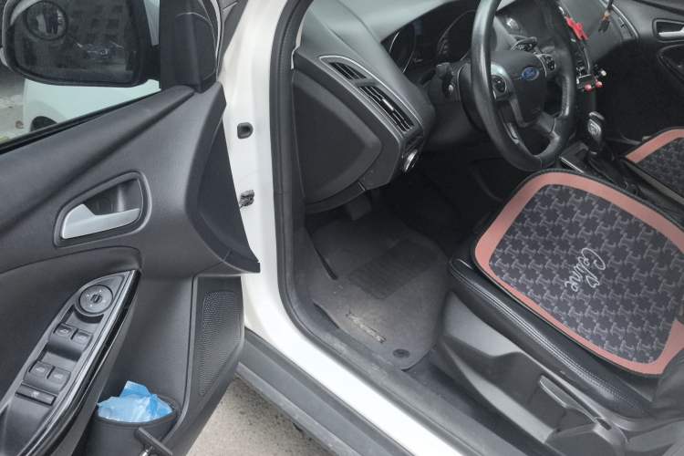 Used Ford Focus 2012 Hatchback 1.6L Automatic Fashion Edition
