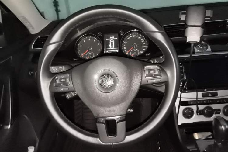 Used Volkswagen Magotan 2013 1.8TSI Luxury Model Steering Wheel