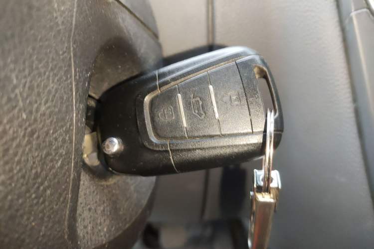 Used SAIC MAXUS Xintu V80 2019 2.5T Classic Edition 6-Speed Manual – Aoyuntong Short Wheelbase Mid-Height Design 5/6 Seats