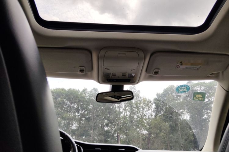 Used Cadillac XT5 2018 25T Luxury Model Headliner