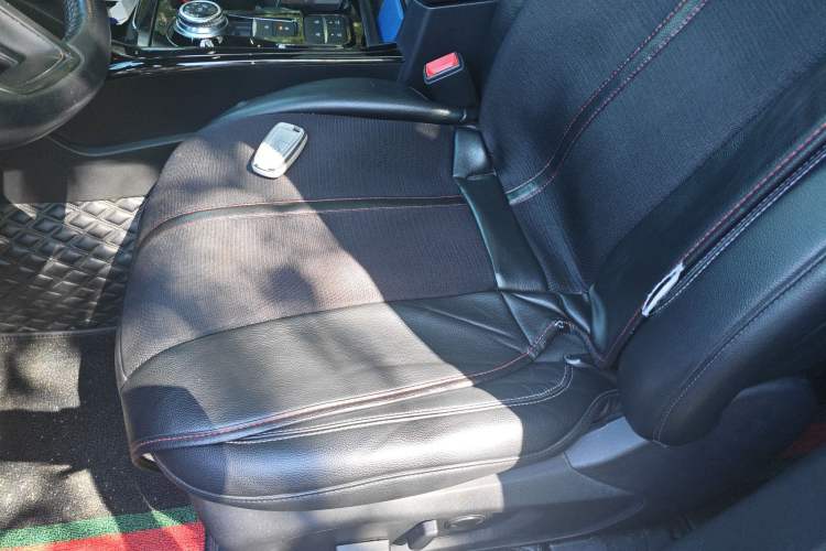 Used Ford Explorer 2020 EcoBoost 285 Rear-Drive Trend Edition 6 Seats Left Front Seat