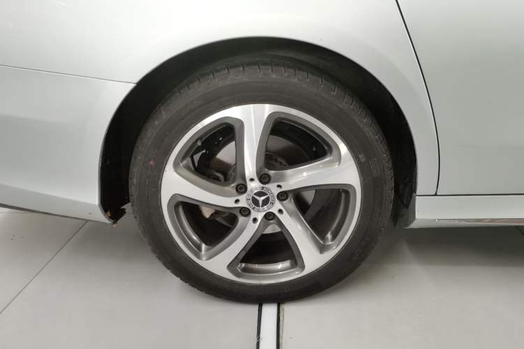 Used Mercedes-Benz E-Class 2017 E 300 L Sporty and Stylish Model Right Rear Wheel Hub