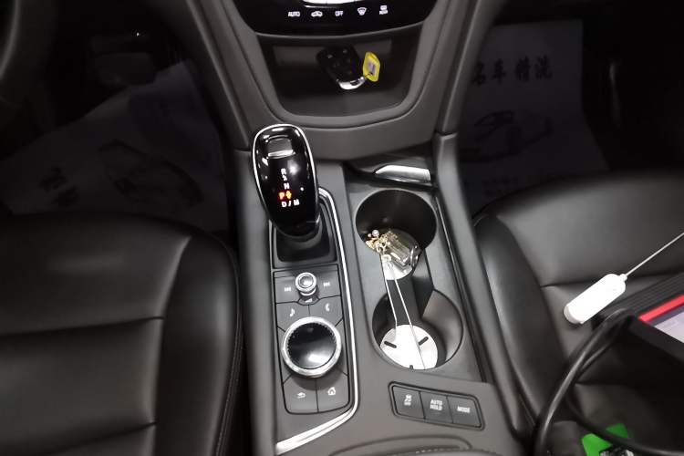 Used Cadillac XT5 2021 28T Luxury Model