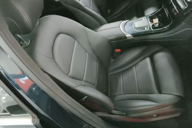 Used Mercedes-Benz GLC 2020 GLC 260 L 4MATIC Dynamic Model