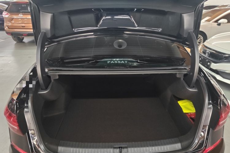 Used Volkswagen Passat 2020 Facelift 330TSI Elite Edition China VI Standard Trunk