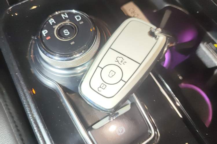 Used Ford Edge 2020 EcoBoost 245 Two-Wheel Drive Titanium 7-Seater Vehicle Key