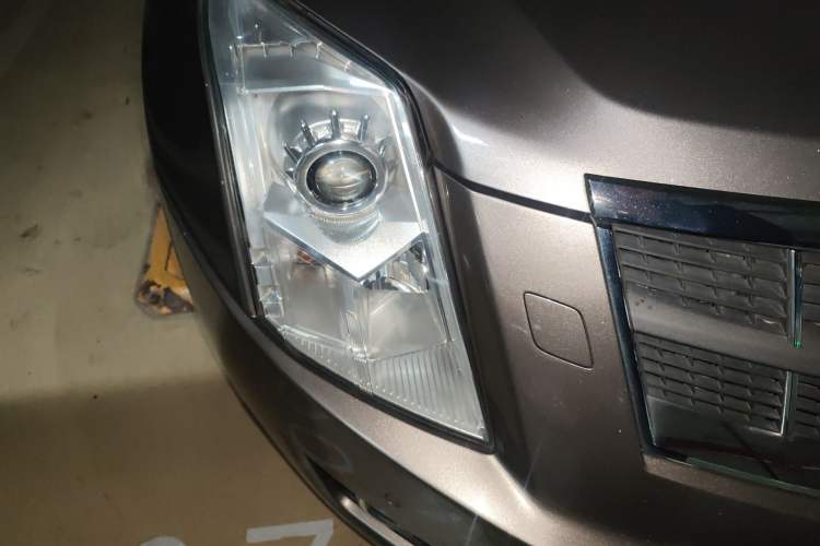 Used Cadillac SRX 2011 3.0L Luxury Model Right Front Headlight