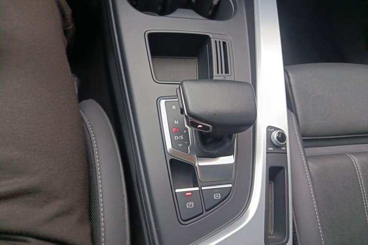 Used Audi A4L 2020 40 TFSI Luxury Dynamic Model Gear Lever
