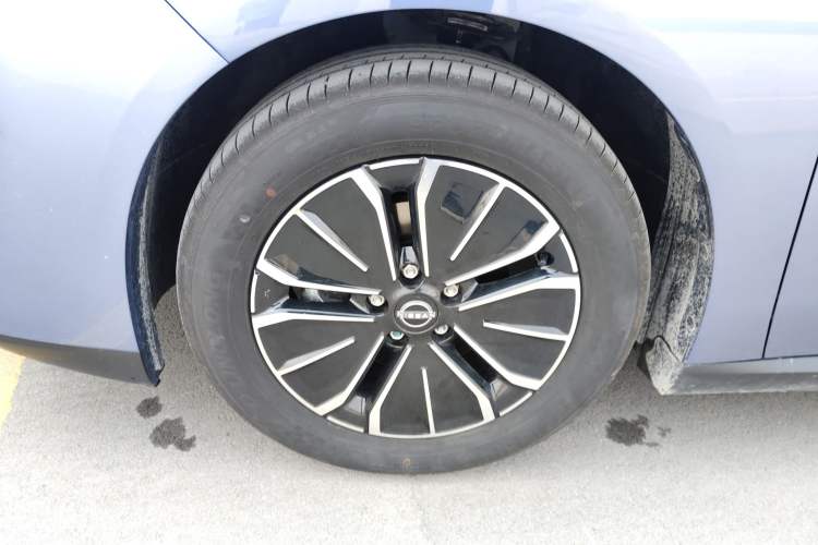 Used Nissan N6 2026 Model 180 Max Exterior 4