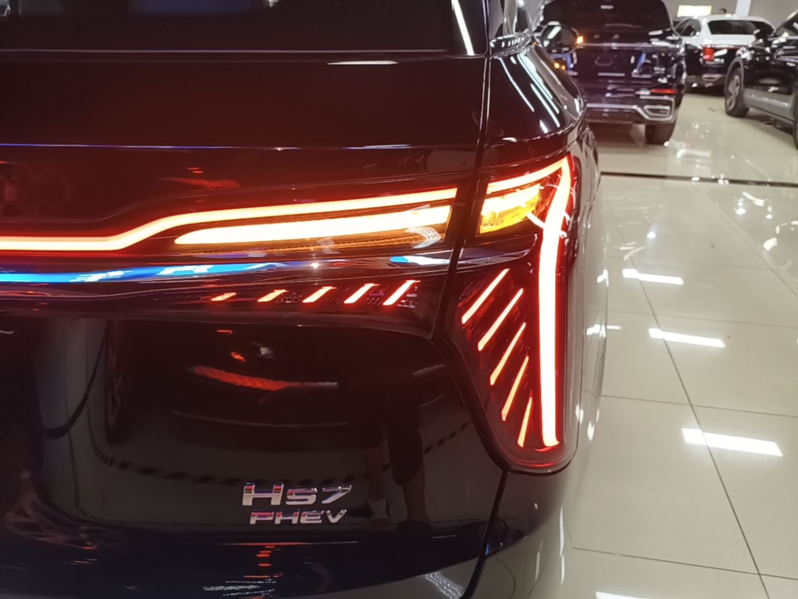 Hongqi HS7 PHEV 2024 2.0T PHEV Four-Wheel Drive Flagship Edition 6 Seats — снимка 9