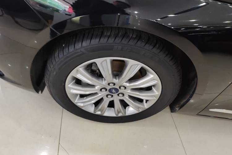 Used Ford Taurus 2019 EcoBoost 245 Comfort Edition Left Front Wheel Hub