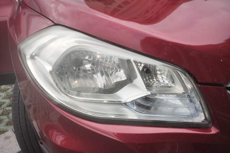 Used Suzuki S-Cross 2014 1.6L CVT Two-Wheel Drive Entry Model Right Front Headlight