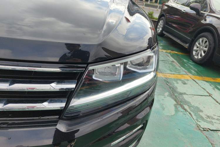 Used Volkswagen Tiguan L 2019 Updated Version 330TSI Automatic Two-Wheel Drive Panoramic Comfort Edition China VI Standard Left Front Headlight