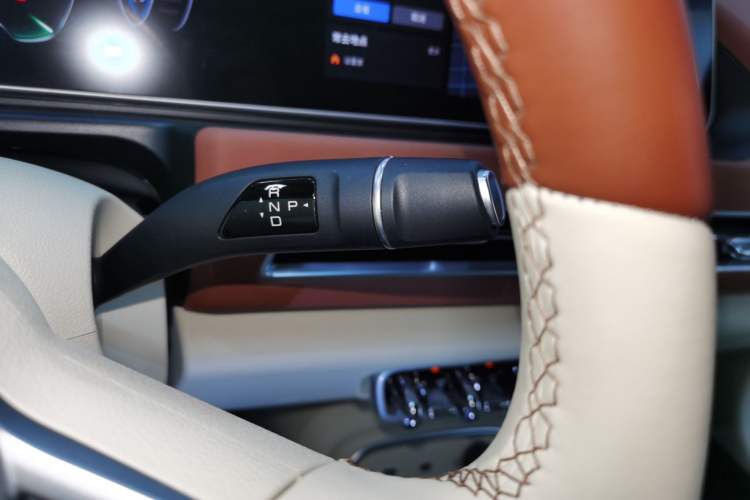 Used ORA Good Cat 2023 401 km Standard Range Luxury Version Lithium Iron Phosphate
