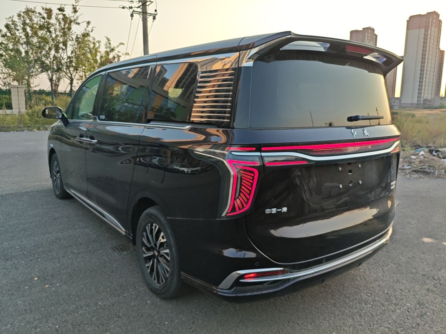 Hongqi HQ9 PHEV 2024 2.0T Four-Wheel Drive Business Edition — снимка 4