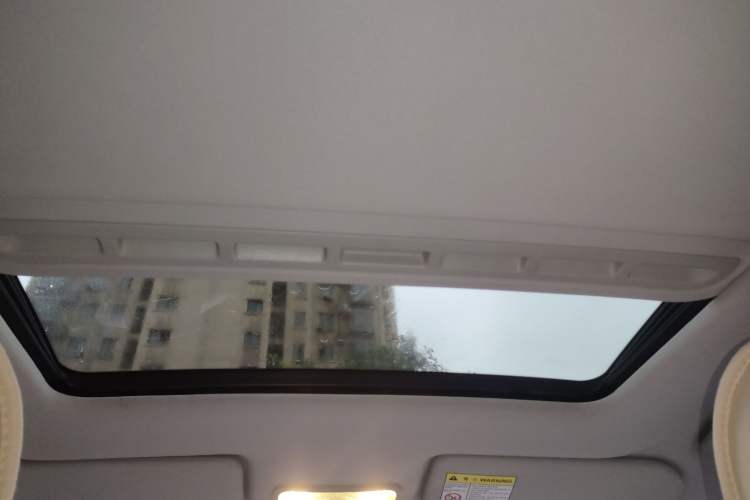 Used Roewe 350 2015 1.5L Automatic Luxury Sunroof Edition
