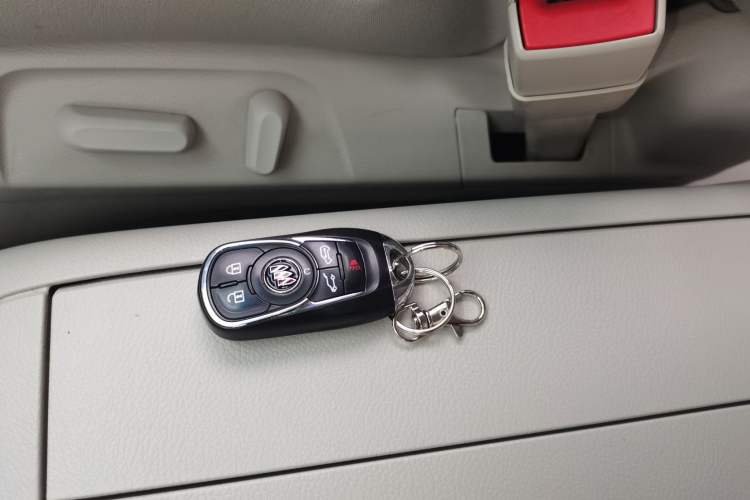 Used Buick GL8 2023 Land Executive Class Deluxe Model