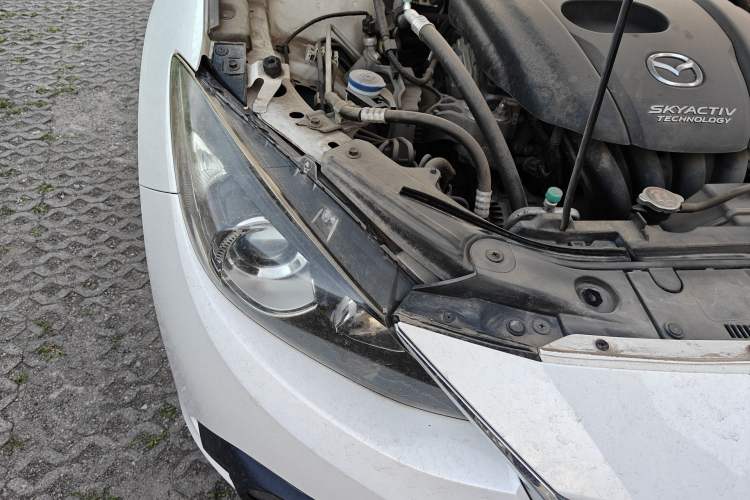 Used Mazda 3 Axela 2016 Sedan 1.5L Automatic Luxury Model
