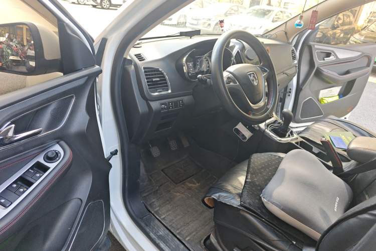 Used Baojun 560 2015 1.8L manual luxury version

