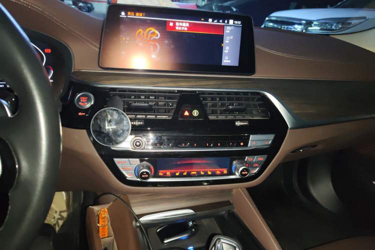 Used BMW 5 Series 2020 530Li Luxury Edition Premium Package Audio And AC Panel