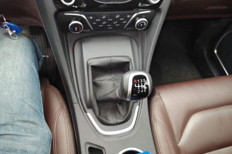 Used Haima V70 2016 2.0L Manual - Enjoyment Version 6 Seats