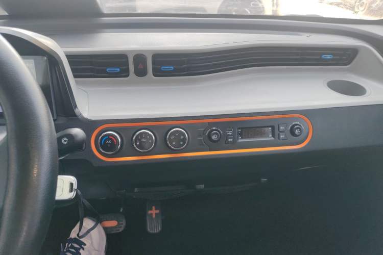 Used Wuling Hongguang MINIEV 2022 Zizai Version Lithium Iron Phosphate Audio And AC Panel