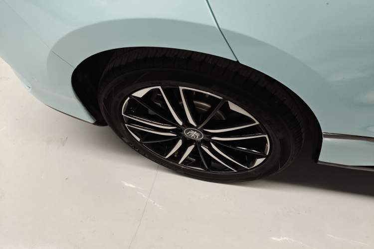 Used BYD Qin L 2025 EV 545KM Excellence Edition Right Rear Wheel Hub