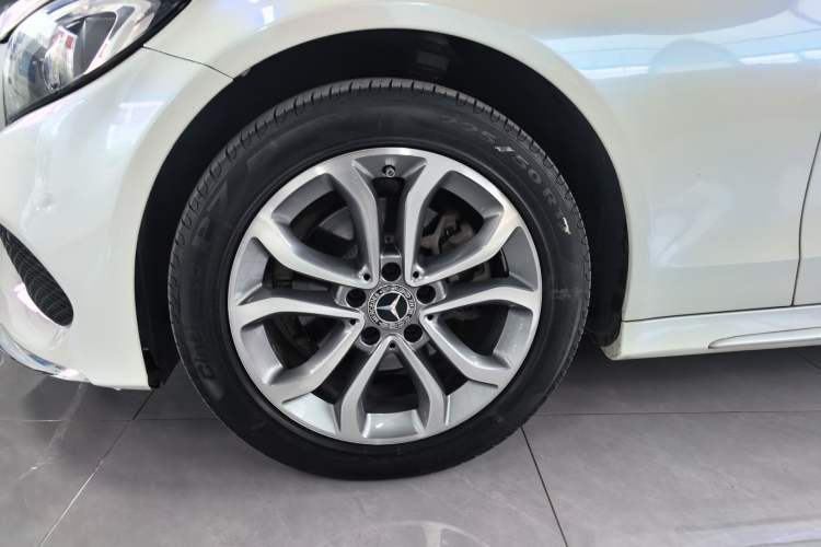 Used Mercedes-Benz C-Class 2017 Restyled C 180 L Fashion Edition Sport Version Left Front Wheel Hub