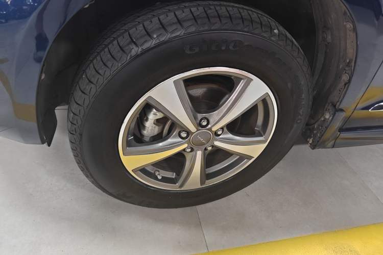 Used Haval H6 2016 Upgraded Model 1.5T Automatic Two-Wheel Drive Elite Version Left Front Wheel Hub