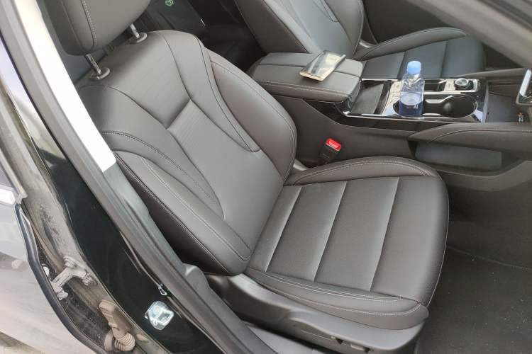 Used Buick Envision 2025 25T Entry-Grade Platinum Edition Right Front Seat