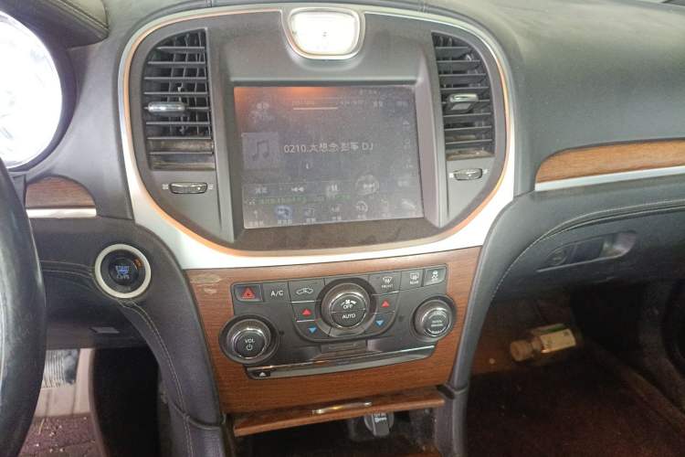 Used Chrysler 300C 2014 3.0L Excellence Edition
