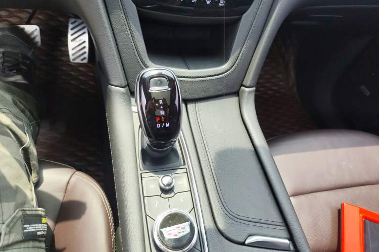 Used Cadillac XT6 2022 2.0T 7-Seater Four-Wheel Drive Luxury Version Gear Lever