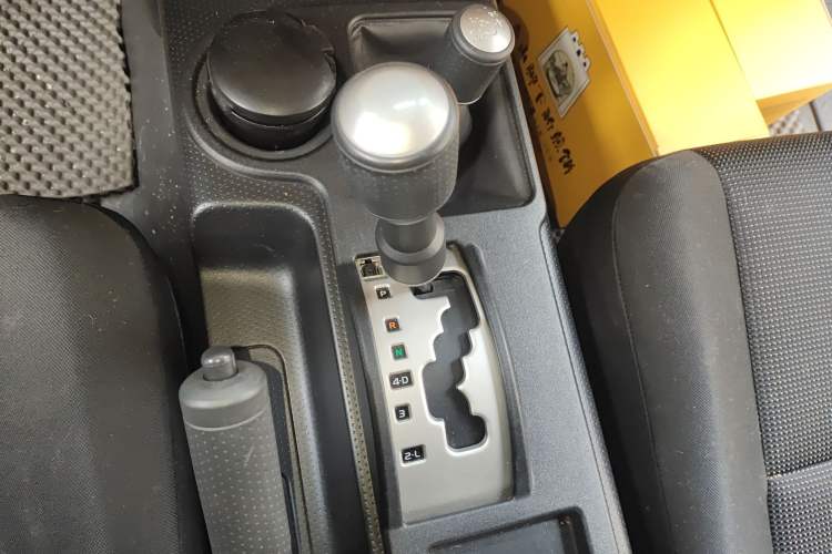 Used Toyota FJ Cruiser 2018 4.0 Automatic Middle East Gear Lever